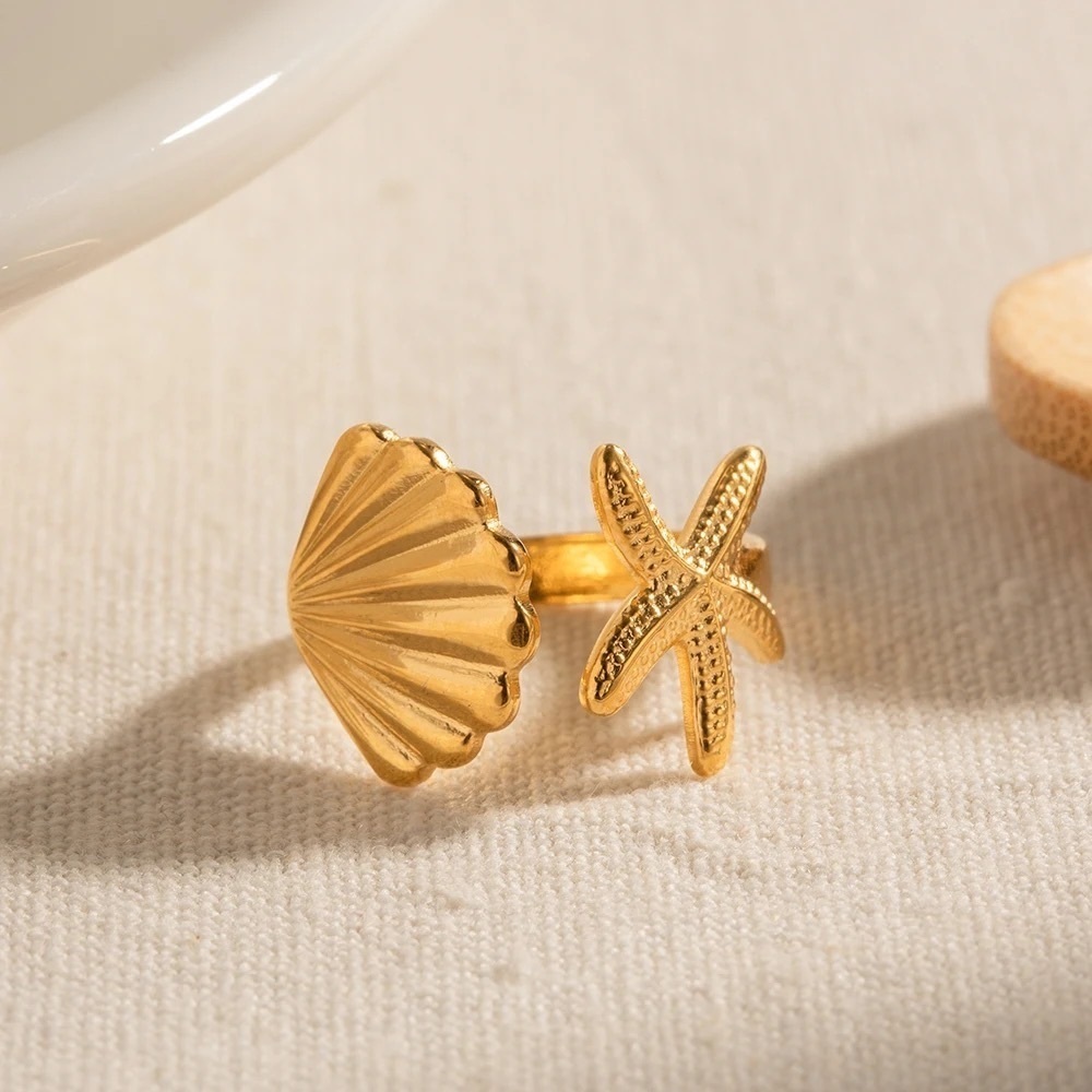 18k Gold Plated Ocean Shell & Starfish Ring - Picture 2 of 6